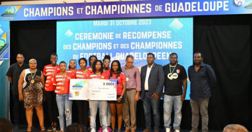 Cérémonie de remise des prix de la saison sportive de football à la Résidence départementale