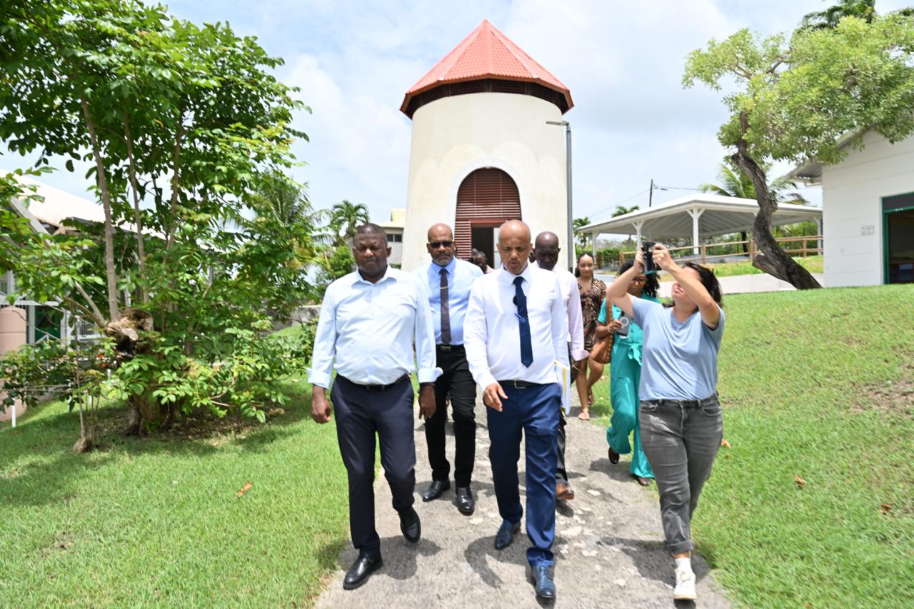 Visite du Président Guy Losbar au collège Florette Morand à Morne-à-l’Eau